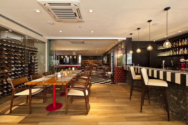 ホテル Esuites Savassi Toscanini