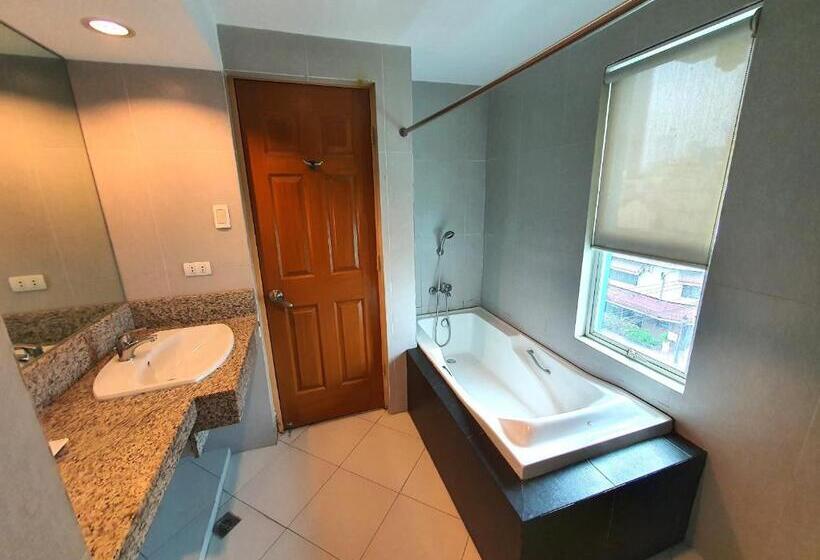 Festive Hotel Makati