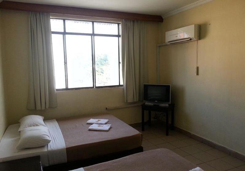 فندق Iskandar Sinsuran Guesthouse