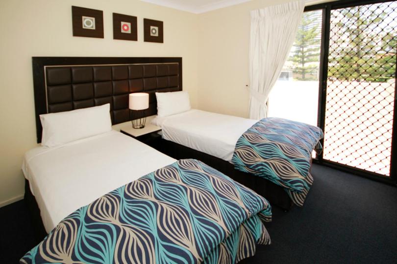 בית מלון כפרי Island Beach Resort