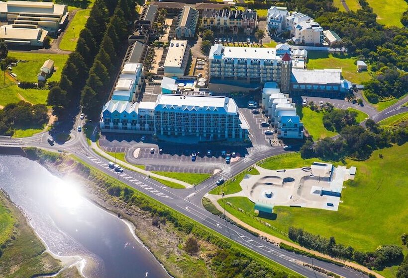 בית מלון כפרי Lady Bay Resort