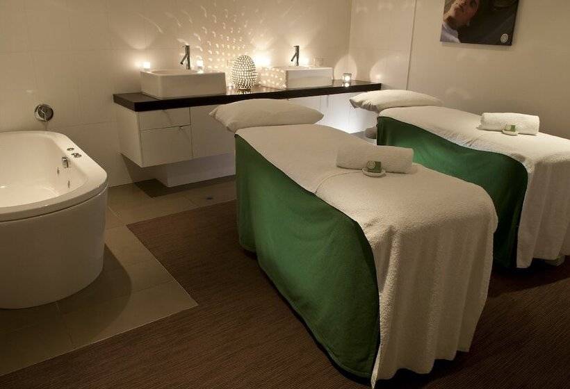 בית מלון כפרי Lady Bay Resort