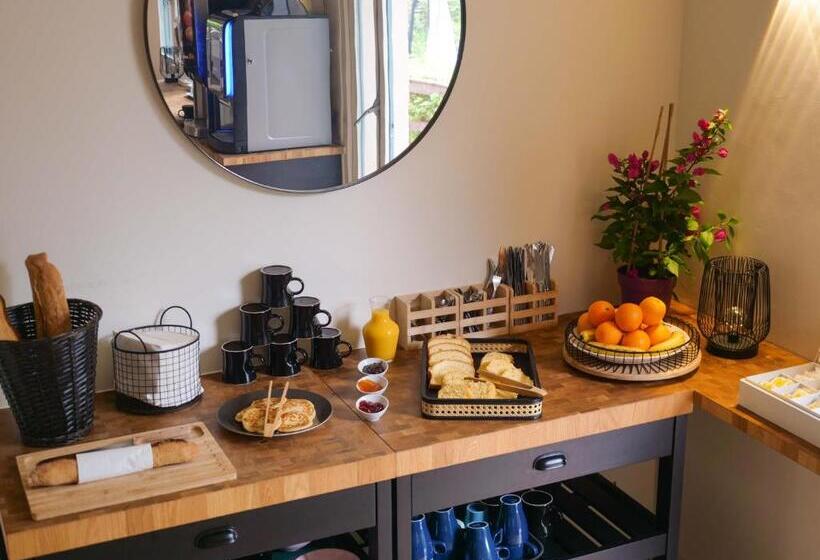 Отель Maison Familiale Lou Riou