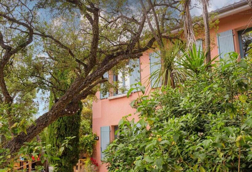 Отель Maison Familiale Lou Riou