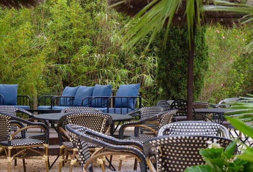 Отель Maison Familiale Lou Riou