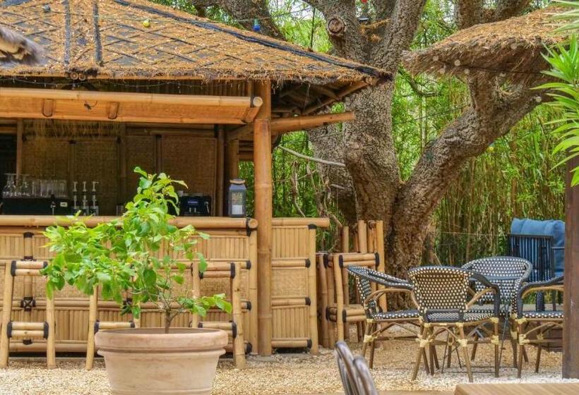 Отель Maison Familiale Lou Riou