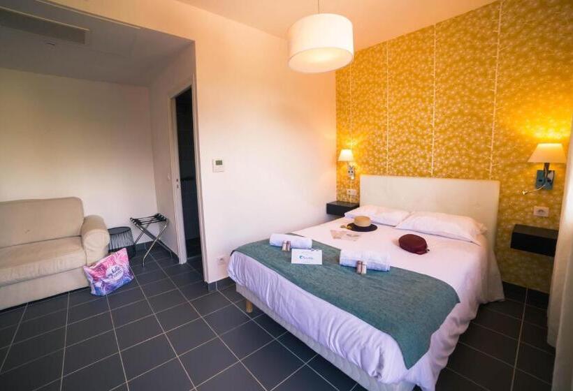 Отель Maison Familiale Lou Riou