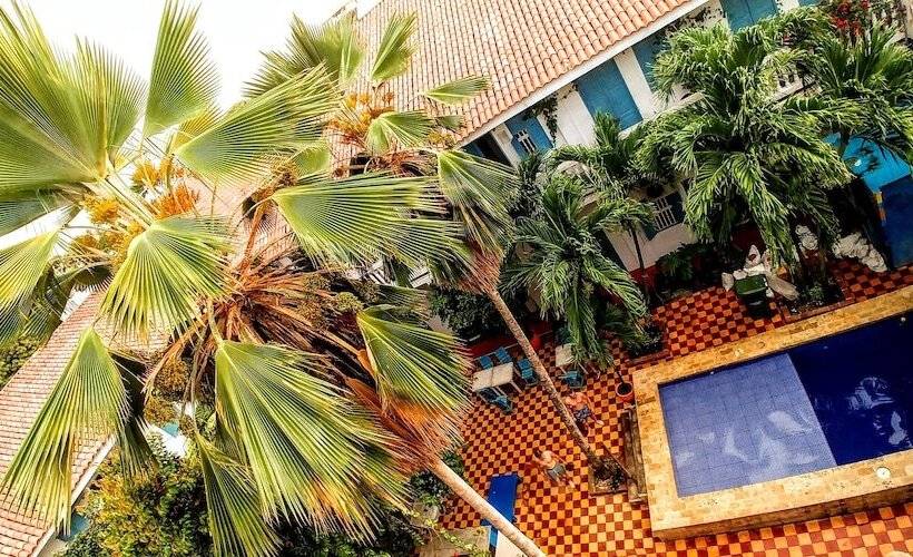 酒店 Media Luna Hostel