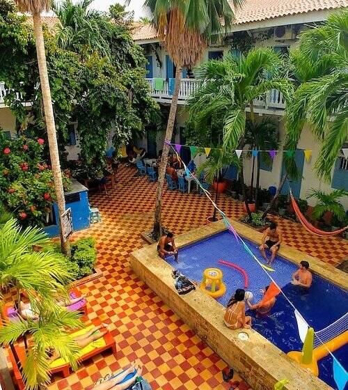 酒店 Media Luna Hostel