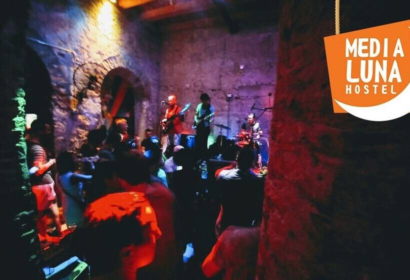 酒店 Media Luna Hostel