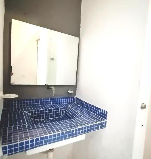 酒店 Media Luna Hostel