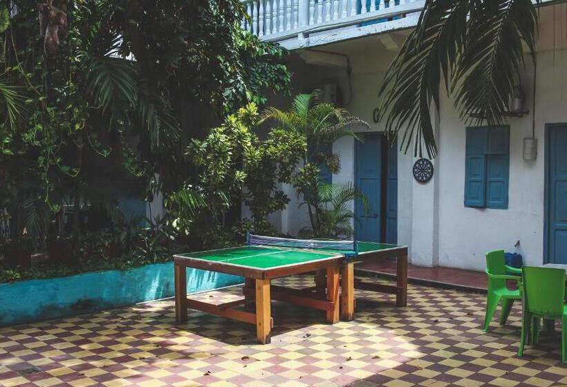 酒店 Media Luna Hostel