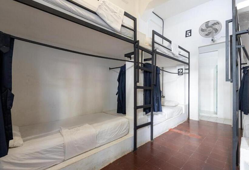 酒店 Media Luna Hostel