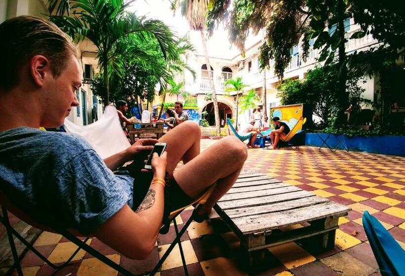 酒店 Media Luna Hostel