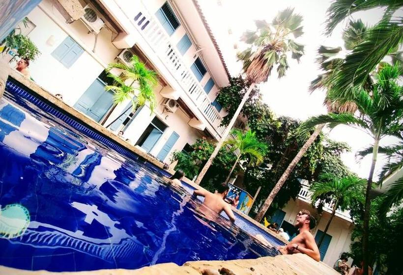 酒店 Media Luna Hostel