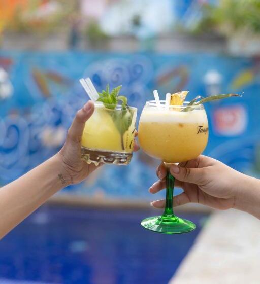 酒店 Media Luna Hostel