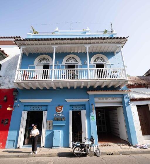 酒店 Media Luna Hostel