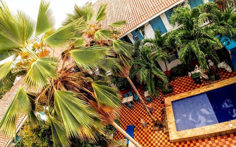 酒店 Media Luna Hostel