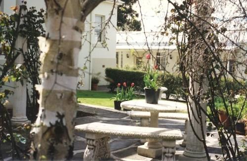 בית מלון כפרי Merton Manor Exclusive B&b