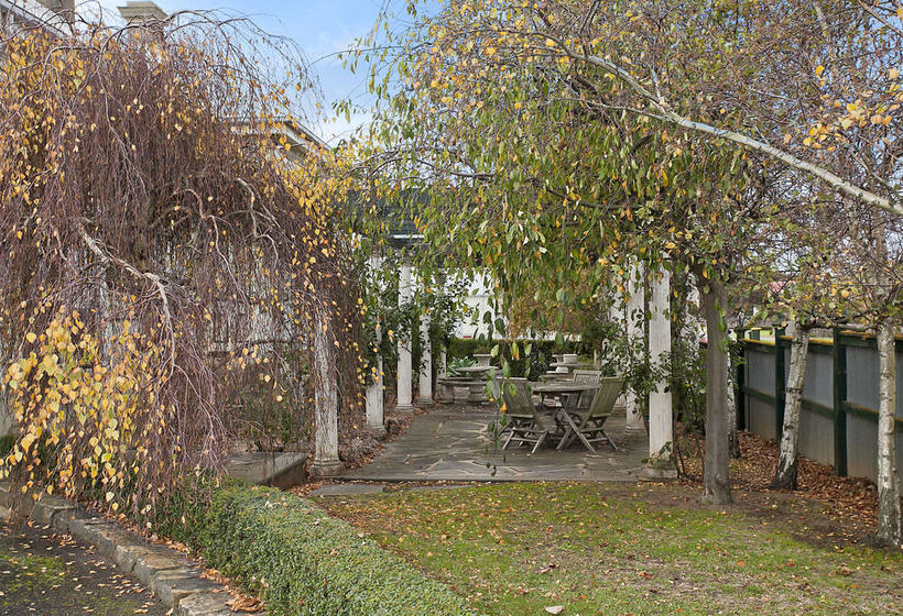 בית מלון כפרי Merton Manor Exclusive B&b