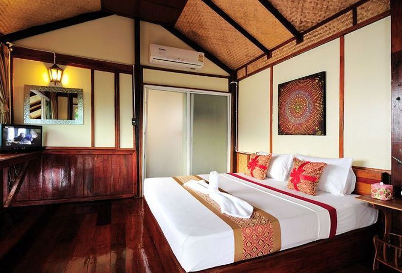 هتل Phuphaya Seaview Resort  Adults Only