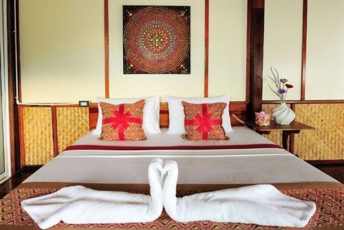 هتل Phuphaya Seaview Resort  Adults Only