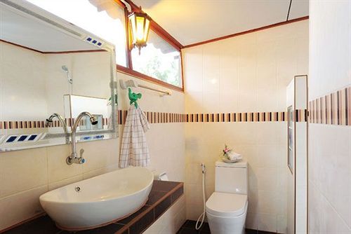 酒店 Phuphaya Seaview Resort  Adults Only