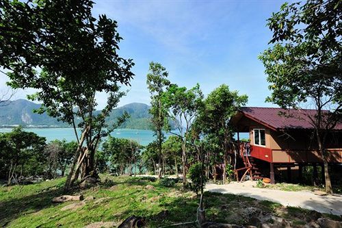 هتل Phuphaya Seaview Resort  Adults Only