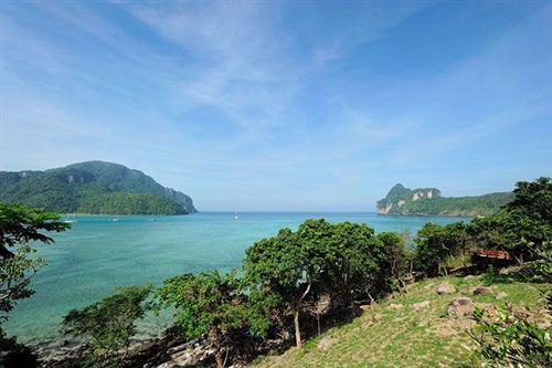 هتل Phuphaya Seaview Resort  Adults Only