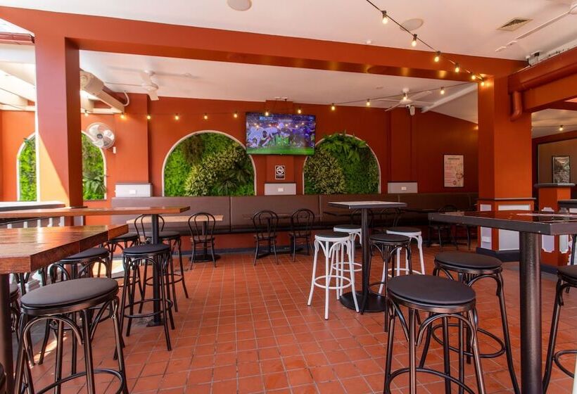 هتل Royal Exhibition