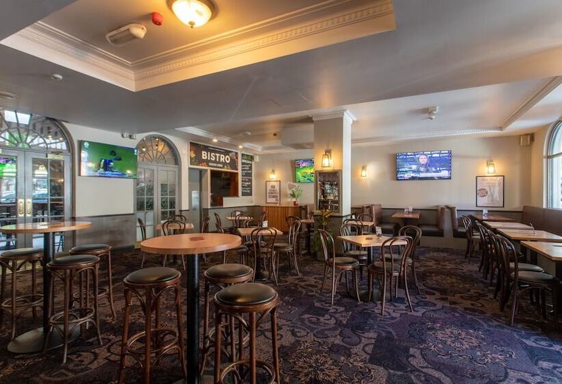 هتل Royal Exhibition