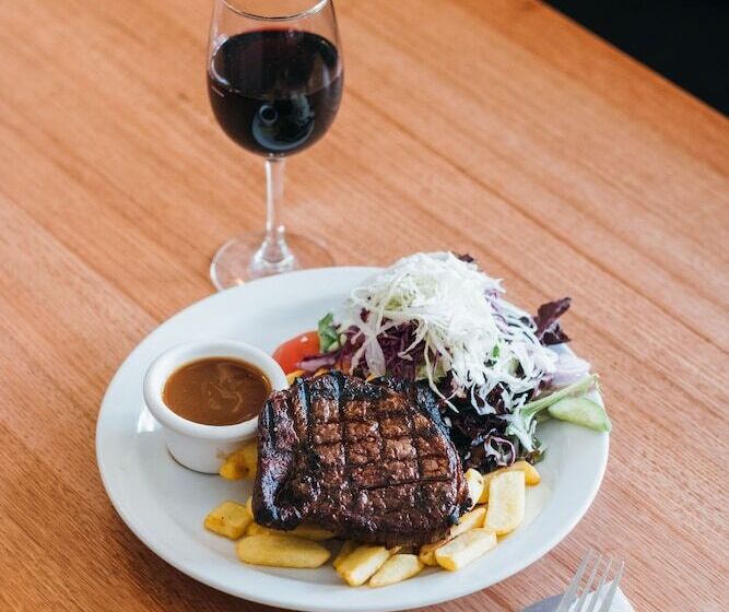 هتل Royal Exhibition