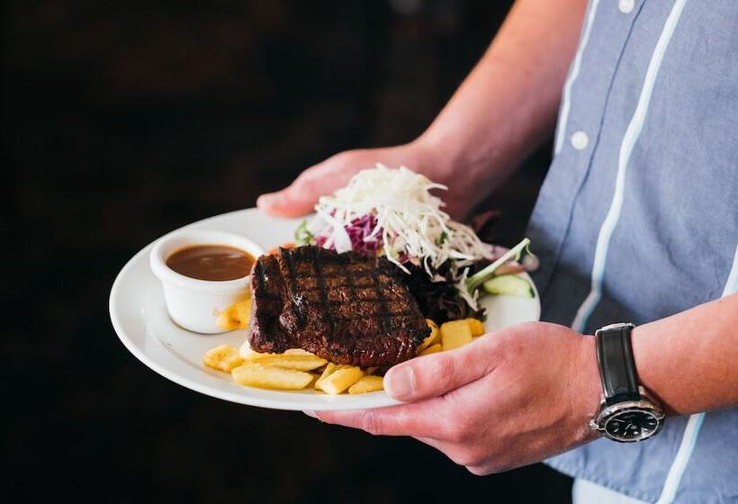 هتل Royal Exhibition