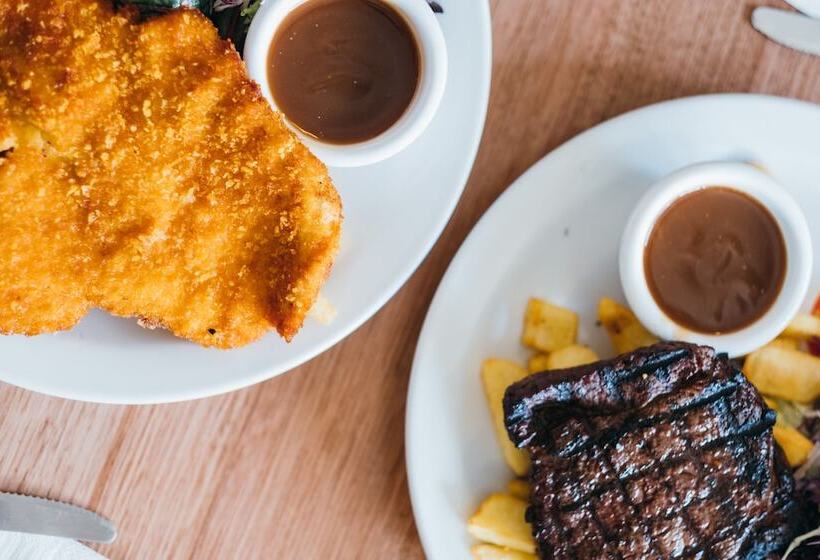 هتل Royal Exhibition