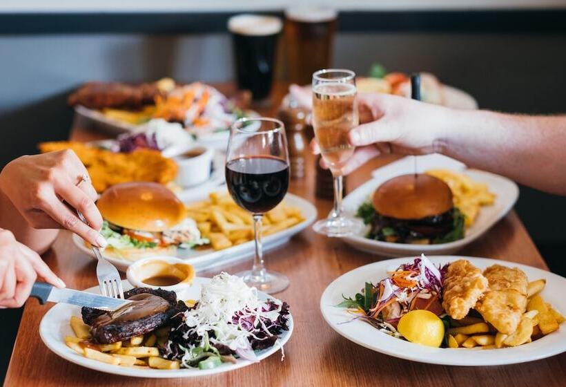 هتل Royal Exhibition