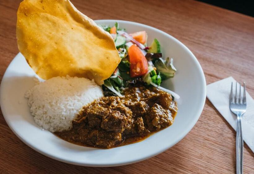 هتل Royal Exhibition