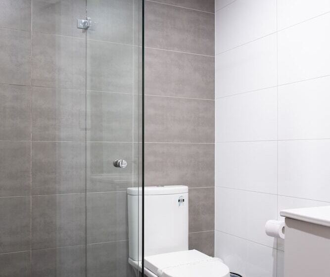 هتل Royal Exhibition