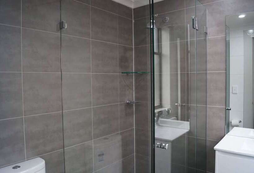 هتل Royal Exhibition