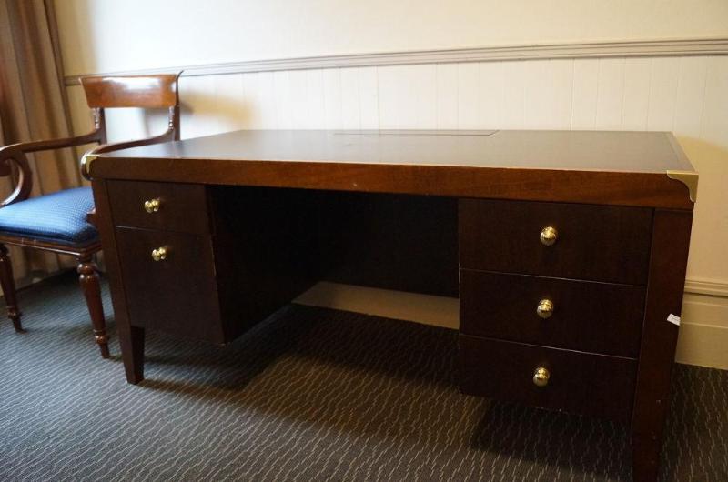 هتل Royal Exhibition