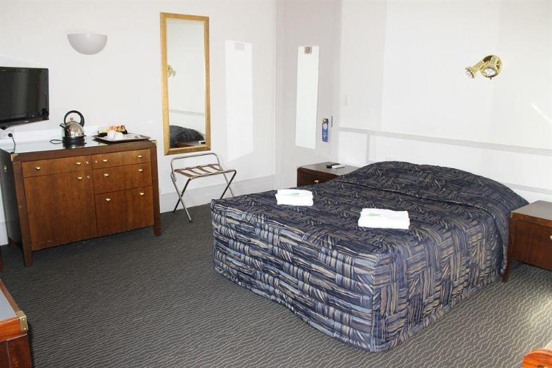 هتل Royal Exhibition