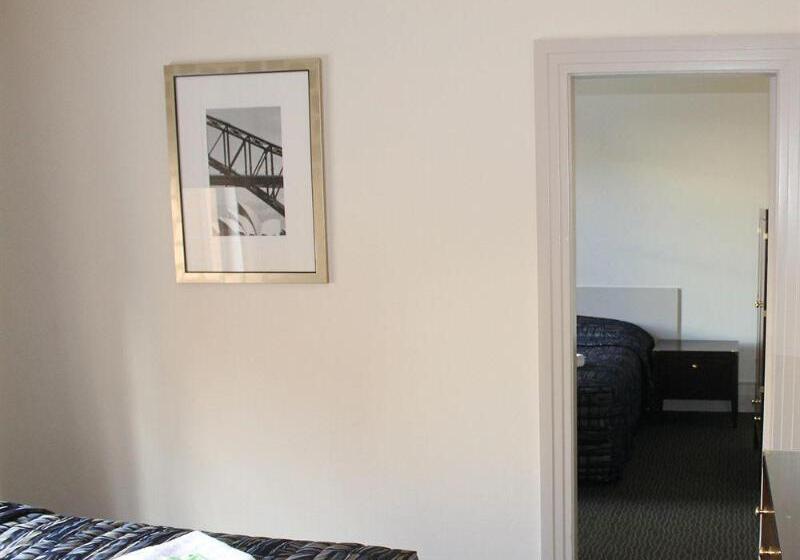 هتل Royal Exhibition