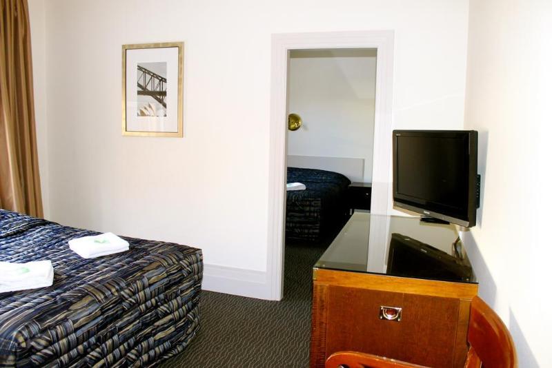 هتل Royal Exhibition