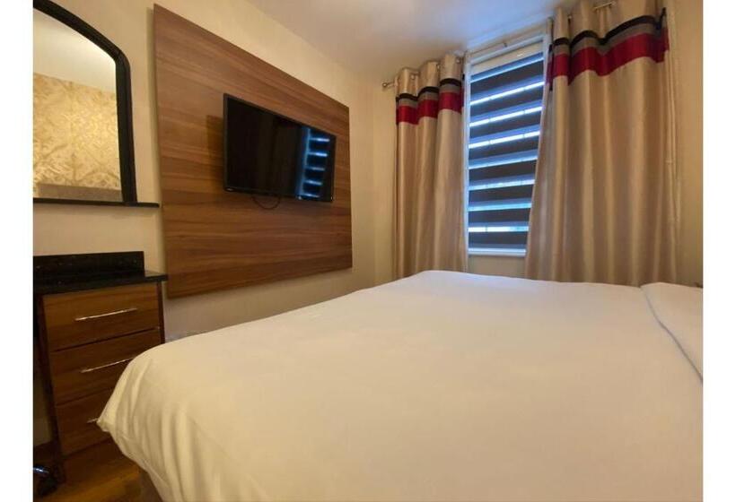 Отель Sk Baylis House