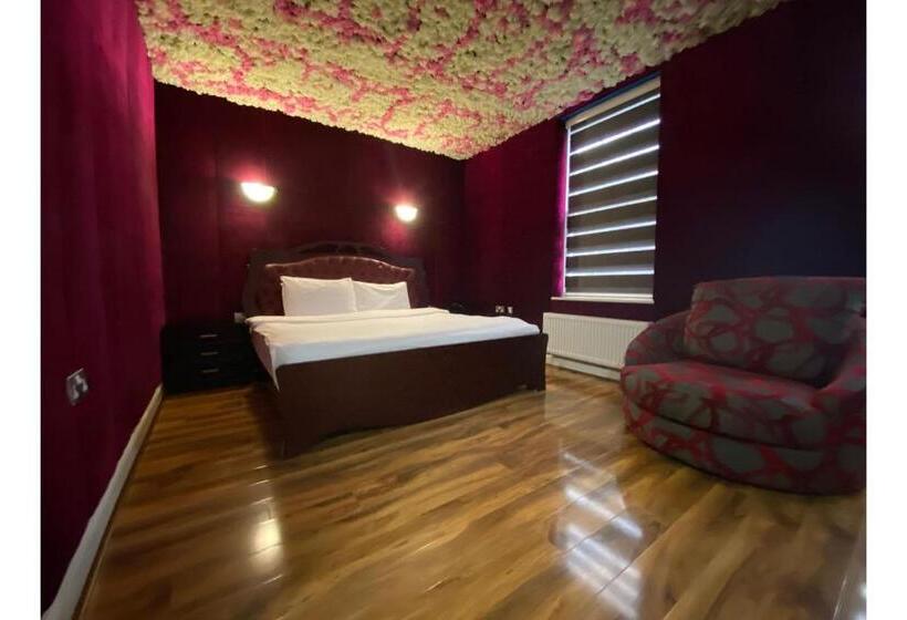 Отель Sk Baylis House