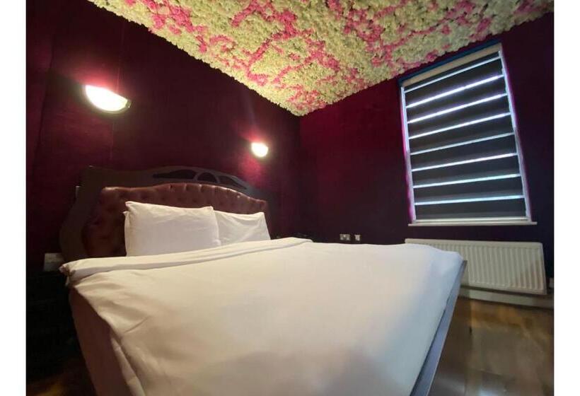 Отель Sk Baylis House