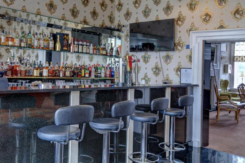 Отель Sk Baylis House