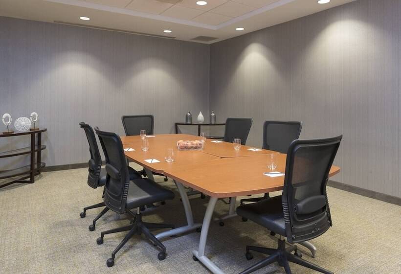 בית מלון כפרי Springhill Suites Detroit Auburn Hills