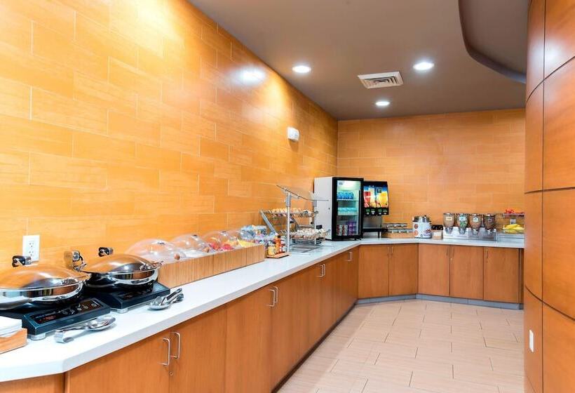 בית מלון כפרי Springhill Suites Detroit Auburn Hills