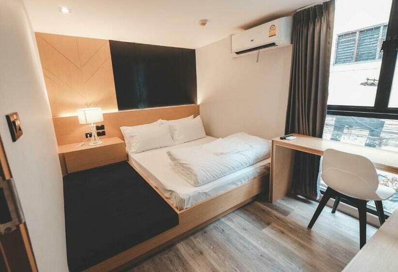 Отель Stay Thapae Hostel