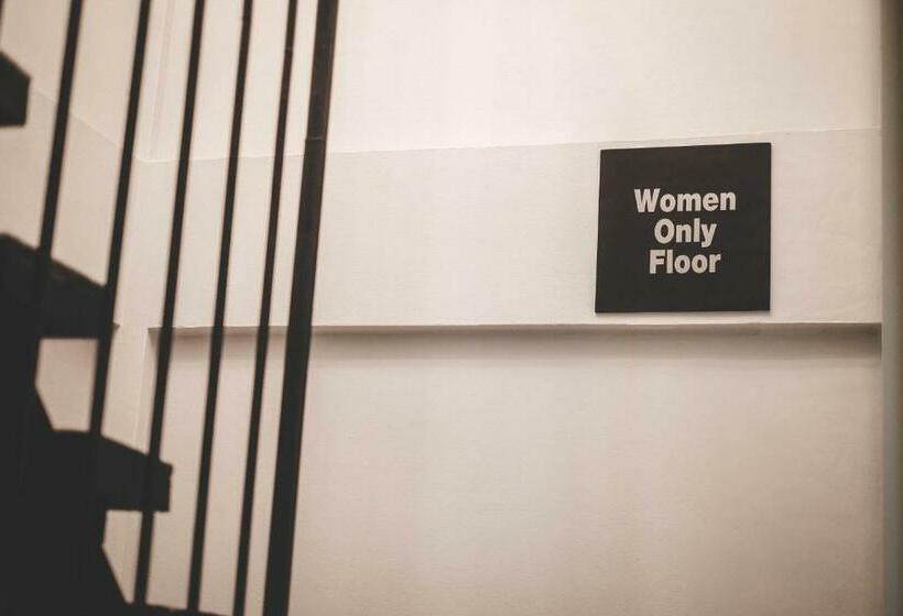 Отель Stay Thapae Hostel